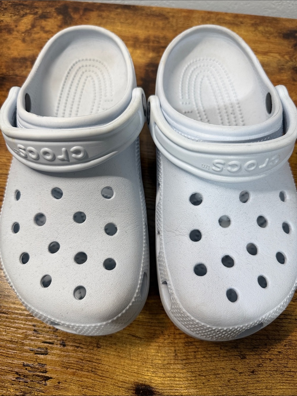 CROCS  Light Blue Women’s 7 Men’s 5